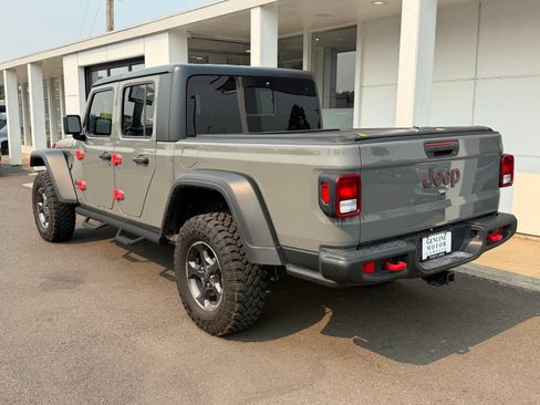 Used 2023 Jeep Gladiator Rubicon w/ Cold Weather Group AWD/4WD image 3