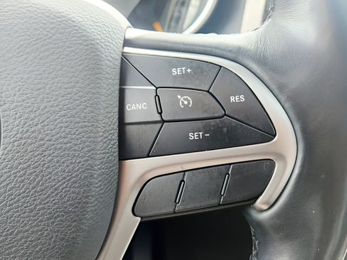 Used 2020 Jeep Grand Cherokee Altitude RWD image 17