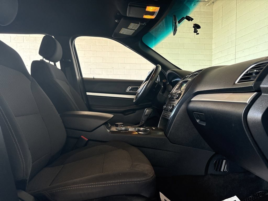 Used 2016 Ford Explorer XLT AWD/4WD image 16