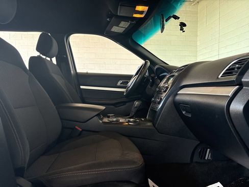 Used 2016 Ford Explorer XLT AWD/4WD image 16