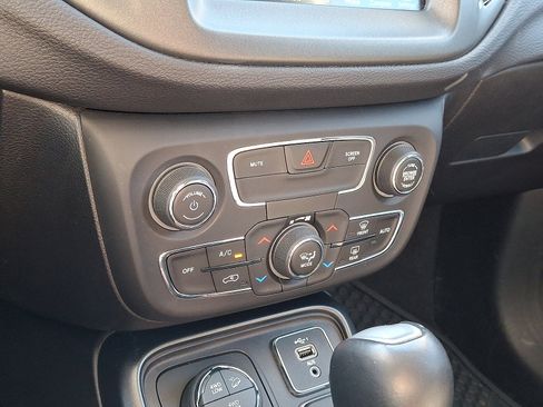 Used 2020 Jeep Compass Trailhawk AWD/4WD image 17
