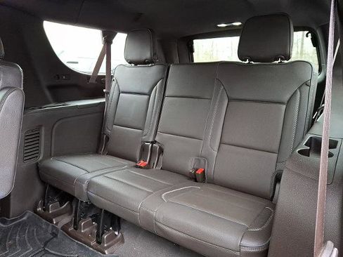 Used 2022 GMC Yukon XL Denali w/ Advanced Technology Package image 11