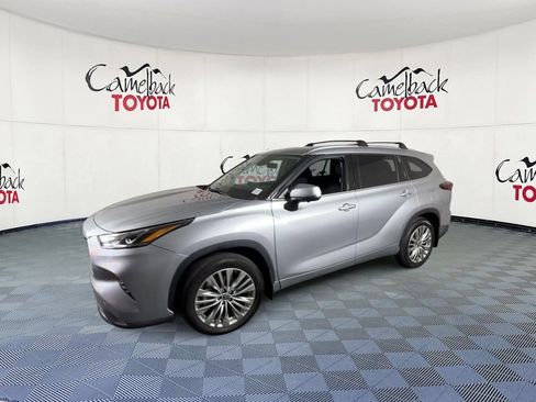 Used 2025 Toyota Highlander Platinum AWD/4WD image 7