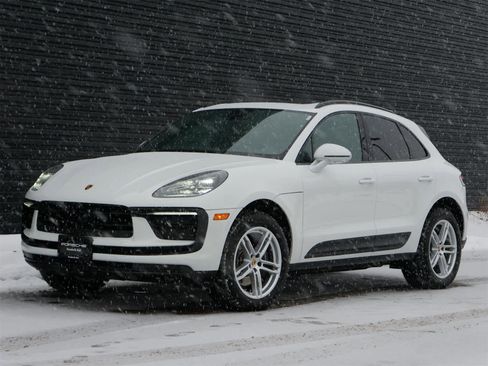 Used 2025 Porsche Macan image 1