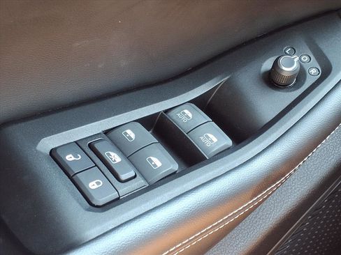 Used 2024 Jeep Grand Cherokee Altitude image 10