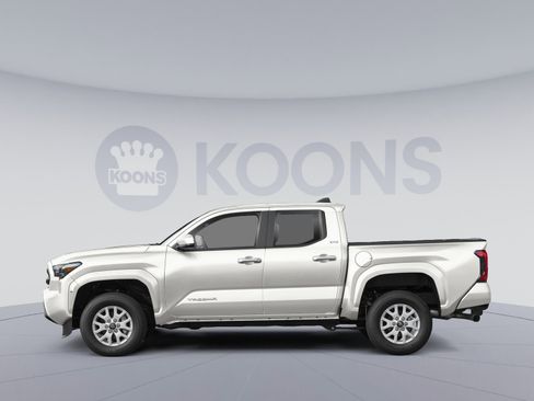 Used 2024 Toyota Tacoma SR5 image 4