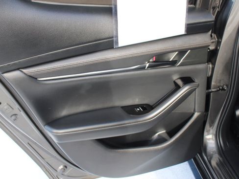 Used 2019 MAZDA MAZDA3 Base image 12