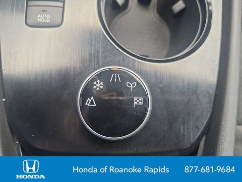 Used 2024 Nissan Rogue SV AWD/4WD image 26