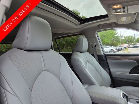 Used 2023 Toyota Highlander Limited FWD image 15