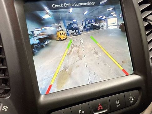 Used 2018 Jeep Cherokee Limited w/ Technology Group AWD/4WD image 15