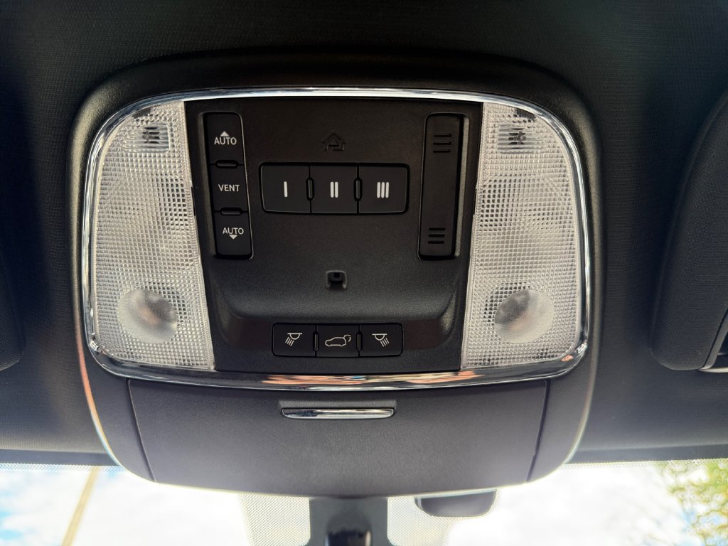Used 2021 Jeep Grand Cherokee Laredo X AWD/4WD image 18