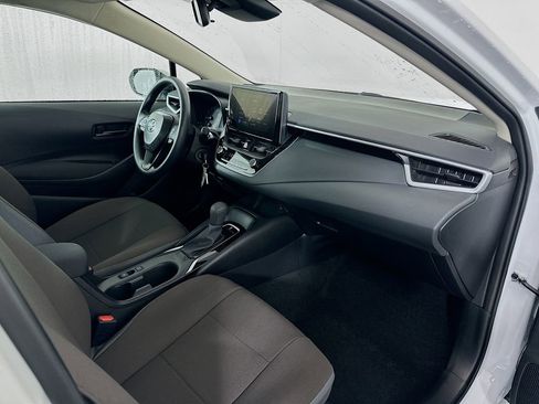 Certified 2025 Toyota Corolla LE image 27