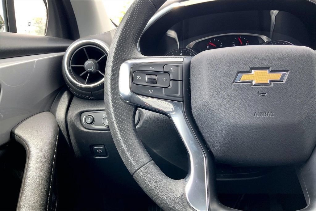 Used 2023 Chevrolet Blazer LT FWD image 17