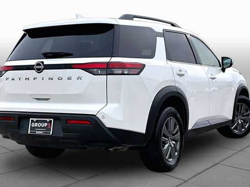 Used 2025 Nissan Pathfinder SV FWD image 3