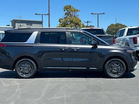 New 2026 Kia Carnival EX FWD image 3