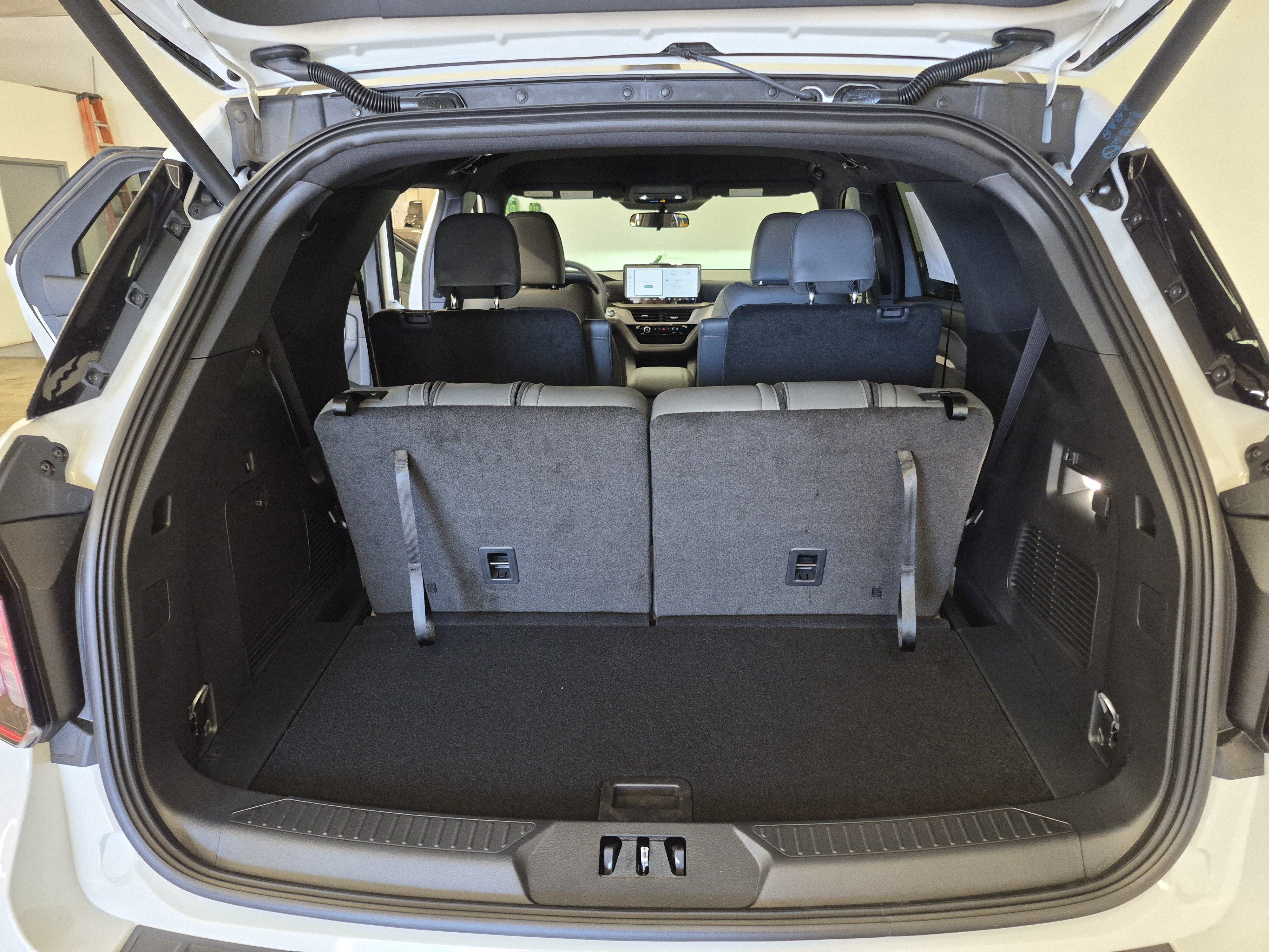 New 2027 Ford Explorer Active w/ Active Comfort Package RWD image 16