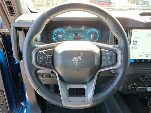 Used 2025 Ford Bronco Badlands image 19