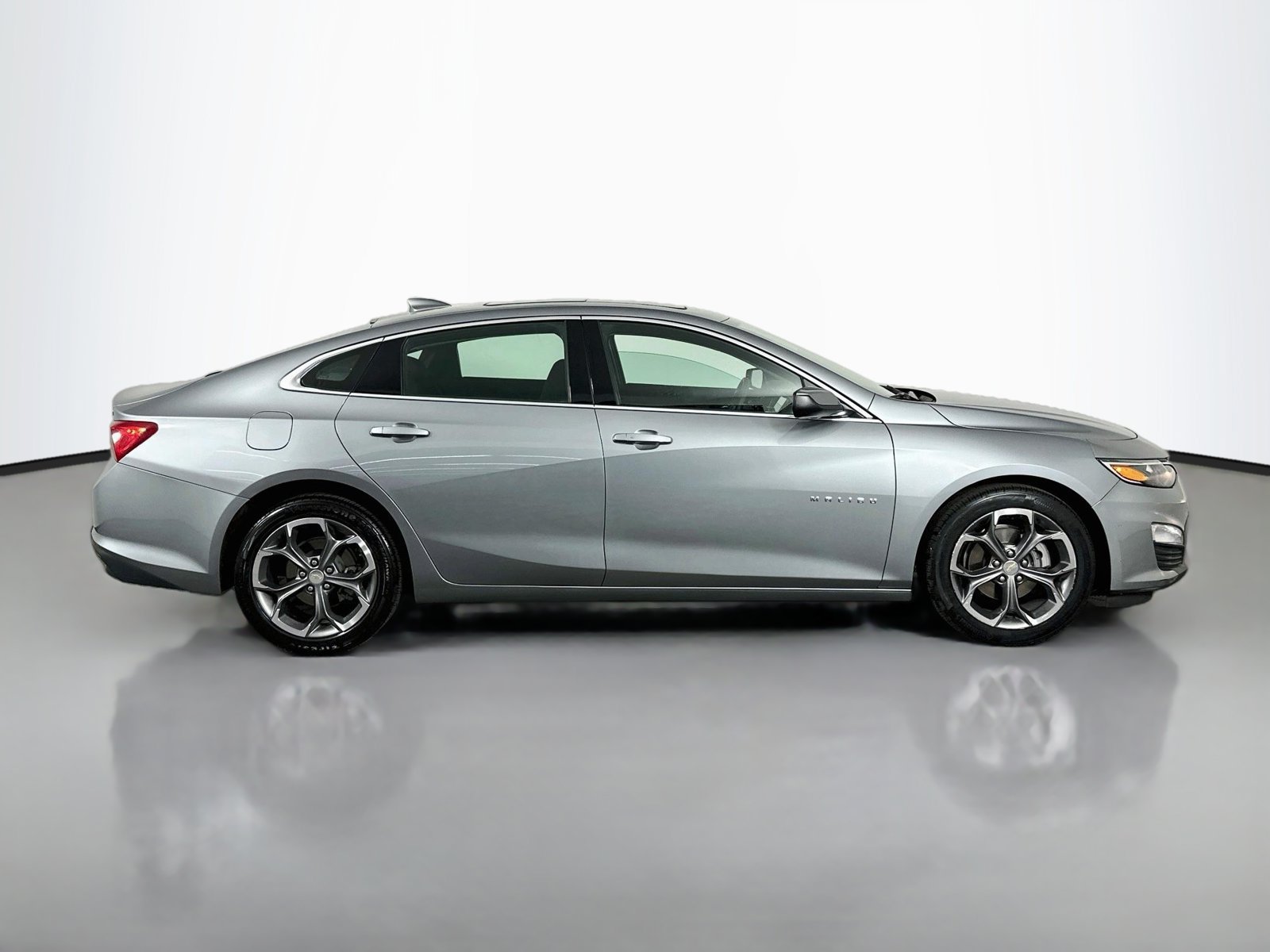 Used 2024 Chevrolet Malibu LT FWD image 9
