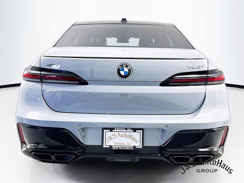 Used 2023 BMW 760i xDrive w/ Executive Package AWD/4WD image 6