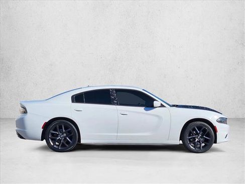 Used 2018 Dodge Charger SXT RWD image 4