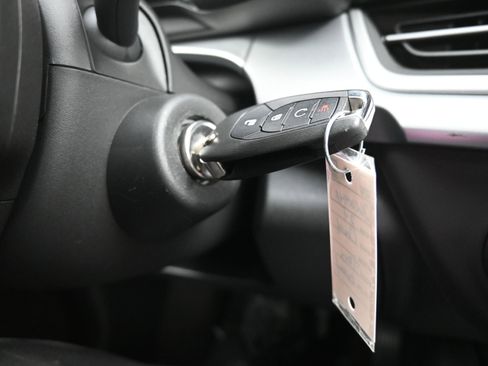 Used 2024 Chevrolet Trax LS w/ LS Convenience Package image 18