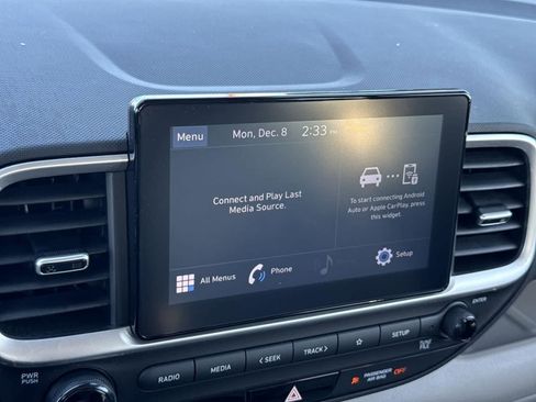 Used 2022 Hyundai Venue SEL image 27