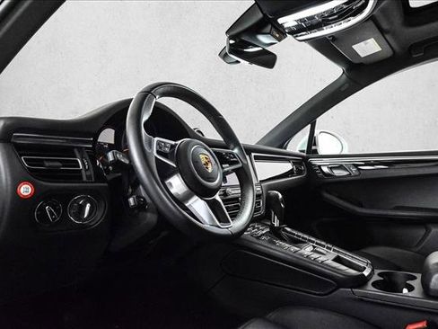 Used 2021 Porsche Macan image 10
