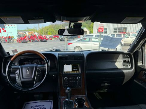 Used 2016 Lincoln Navigator Select AWD/4WD image 7