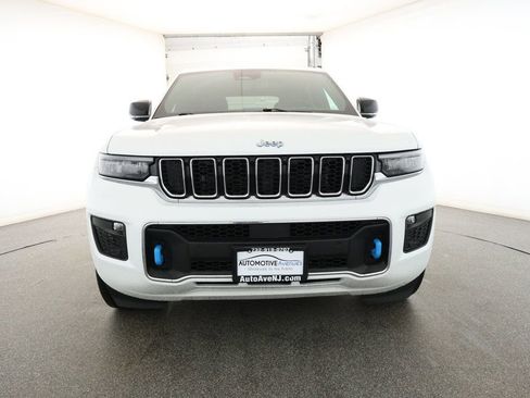 Used 2023 Jeep Grand Cherokee Overland w/ Luxury Tech Group IV image 2