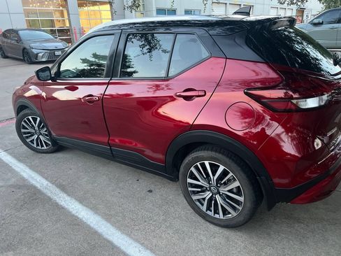 Used 2021 Nissan Kicks SV FWD image 2