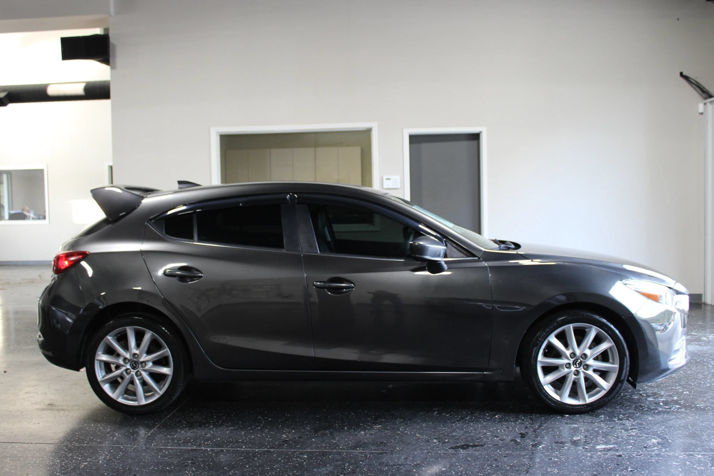 Used 2018 MAZDA MAZDA3 Touring FWD image 2