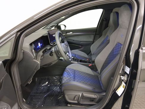 Used 2025 Volkswagen Golf R Black Edition image 3