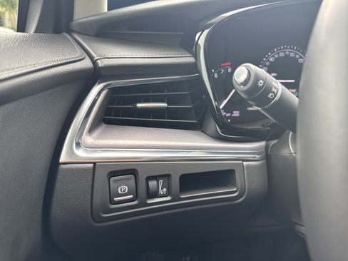 Used 2018 Cadillac XT5 Luxury w/ Driver Awareness Package FWD image 31