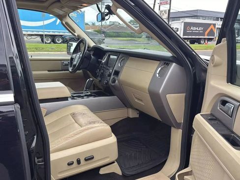 Used 2017 Ford Expedition Limited image 24
