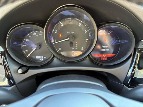 Certified 2024 Porsche Macan image 30