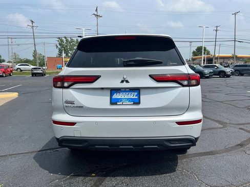 Used 2023 Mitsubishi Outlander ES AWD/4WD image 5