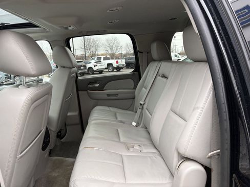 Used 2014 GMC Yukon XL SLT w/ SLT Chrome Package image 19
