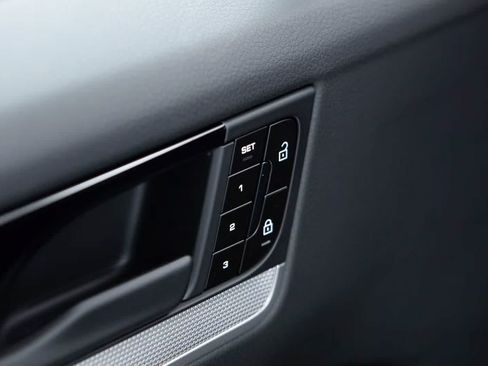 Certified 2026 Porsche Cayenne Coupe AWD/4WD image 23