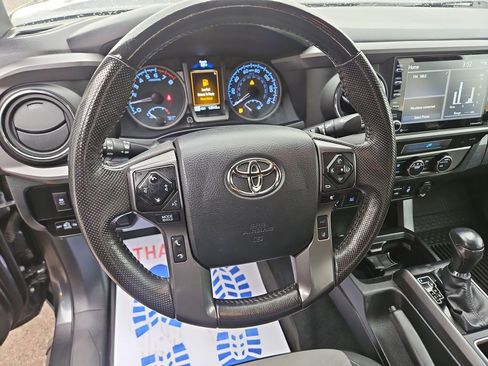 Used 2022 Toyota Tacoma TRD Off-Road w/ Technology Package AWD/4WD image 14