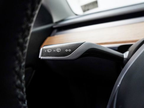Used 2022 Tesla Model Y Long Range AWD/4WD image 17