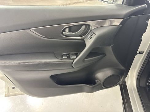 Used 2019 Nissan Rogue S AWD/4WD image 19