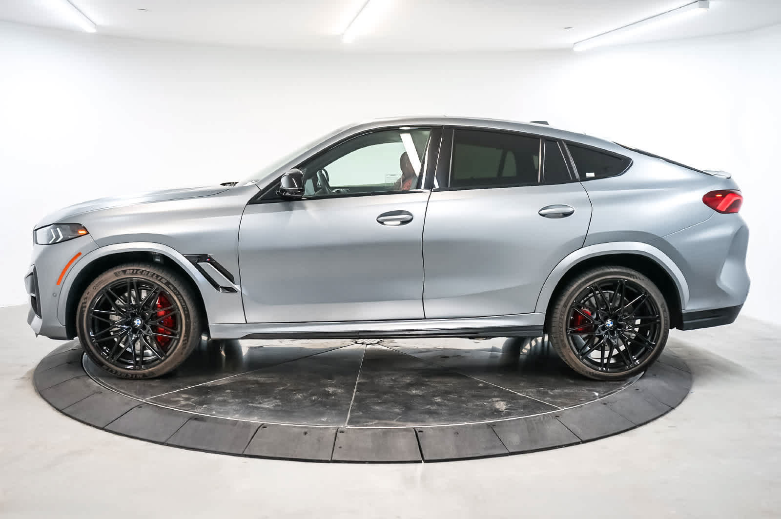 Used 2025 BMW X6 M Competition w/ Executive Package AWD/4WD image 2