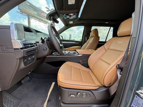 Certified 2026 Cadillac Escalade Luxury w/ LPO, Radiant Package AWD/4WD image 25