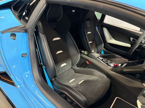 Used 2020 Lamborghini Huracan EVO image 25