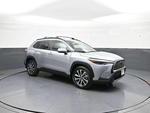 Certified 2023 Toyota Corolla Cross XLE w/ Convenience Package AWD/4WD image 4
