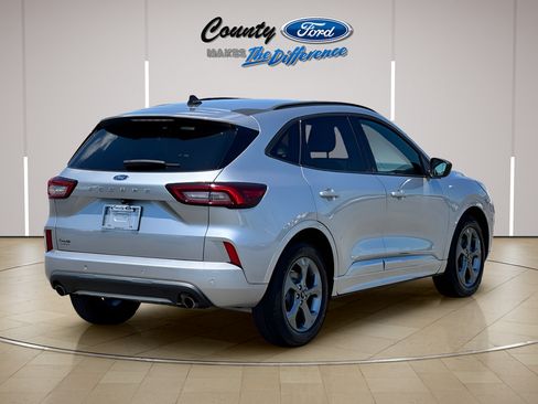 Used 2024 Ford Escape ST-Line w/ Tech Pack #1 FWD image 8