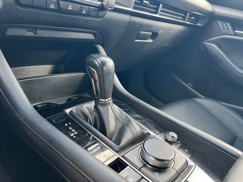 Used 2019 MAZDA MAZDA3 Sedan FWD image 18