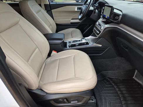Used 2023 Ford Explorer XLT w/ Equipment Group 202A AWD/4WD image 33