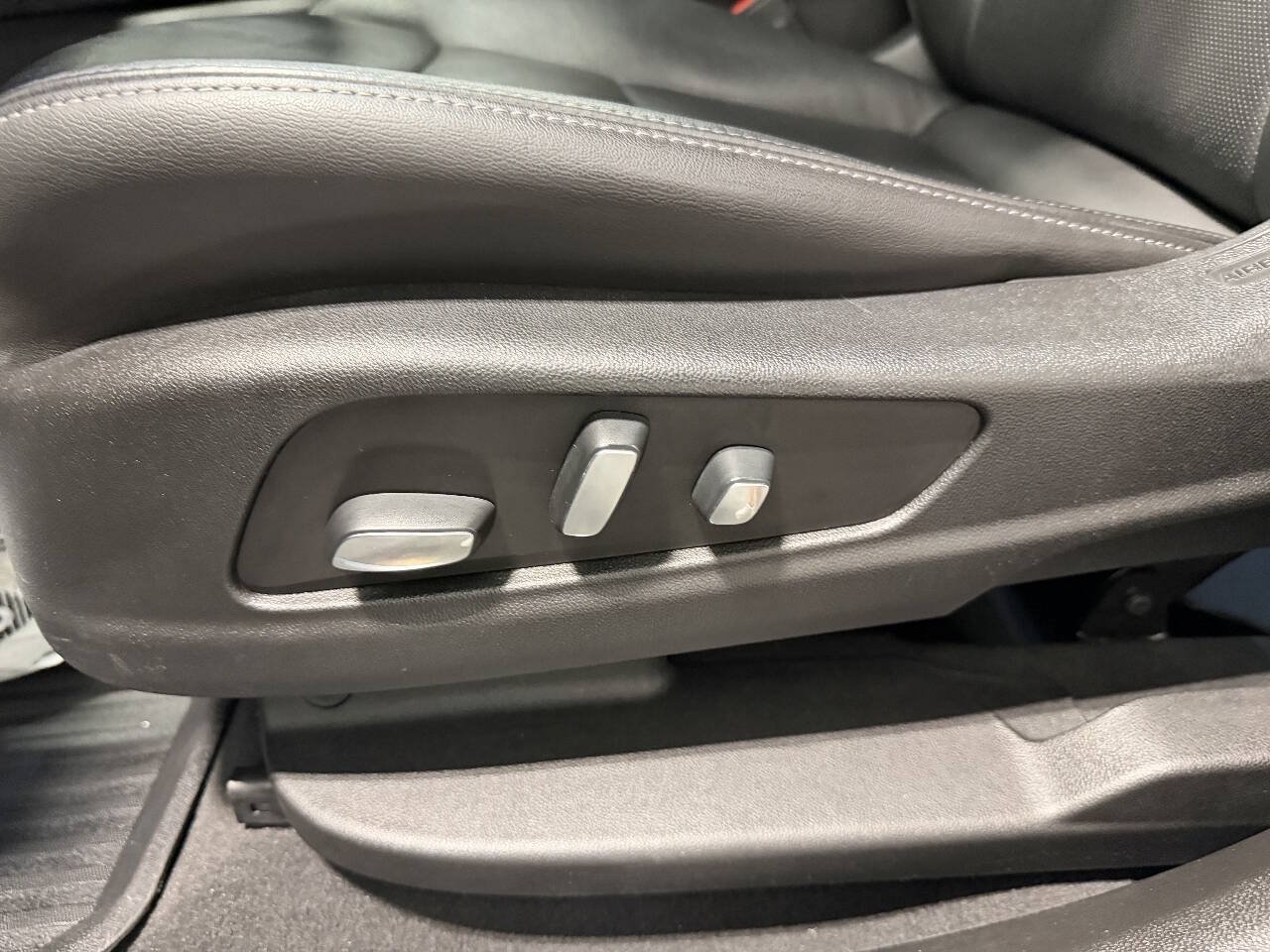 Used 2020 Cadillac XT6 Premium Luxury AWD/4WD image 39