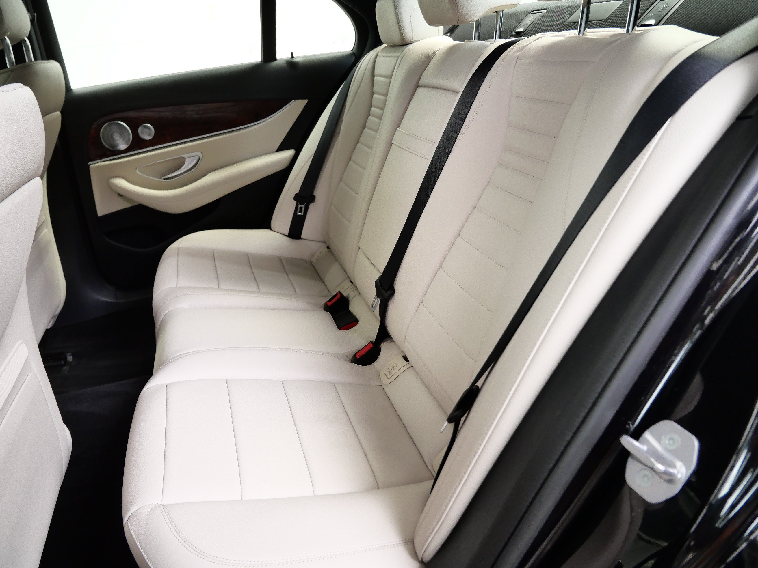 Used 2018 Mercedes-Benz E 400 4MATIC Sedan image 17
